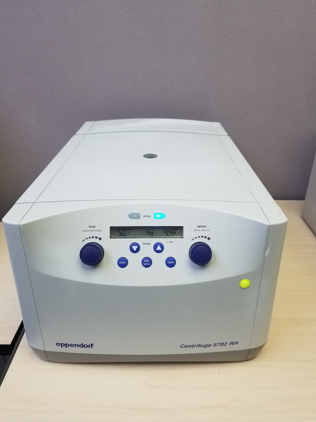 Eppendorf Centrifuge 5702 RH Refrigerated Heated